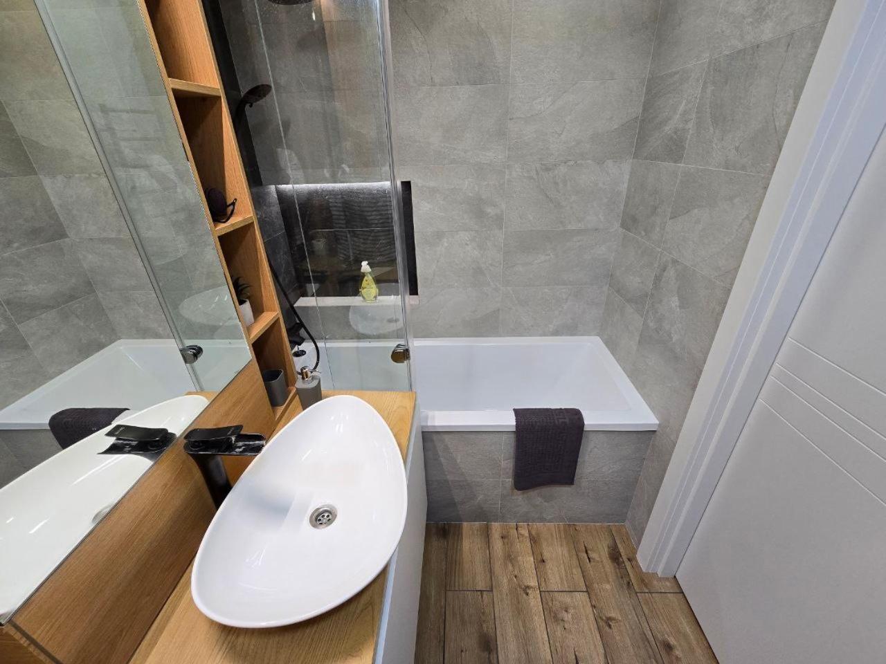 Refugiu Urban Apartament *